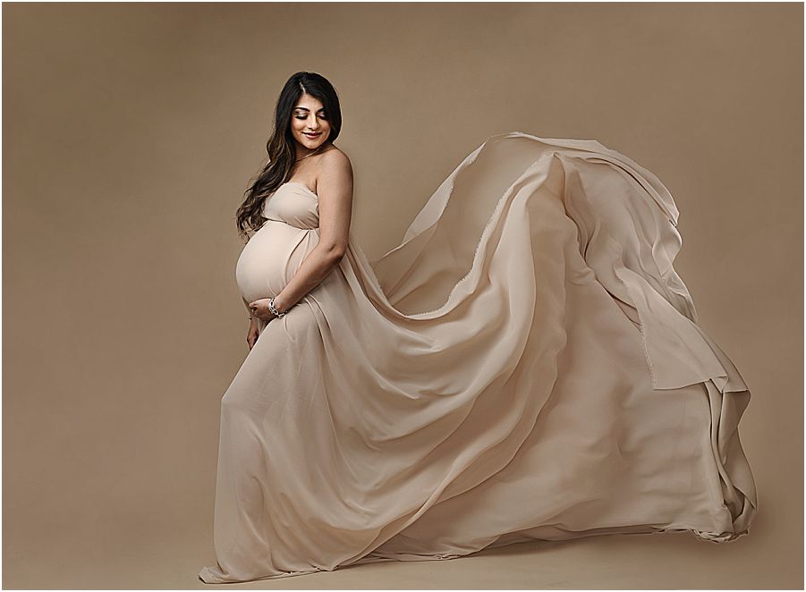 Maternity photos in studio, using flowy fabric