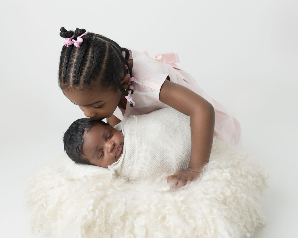 newborn boy with big sister-a doula can help with sibbling welcoming baby