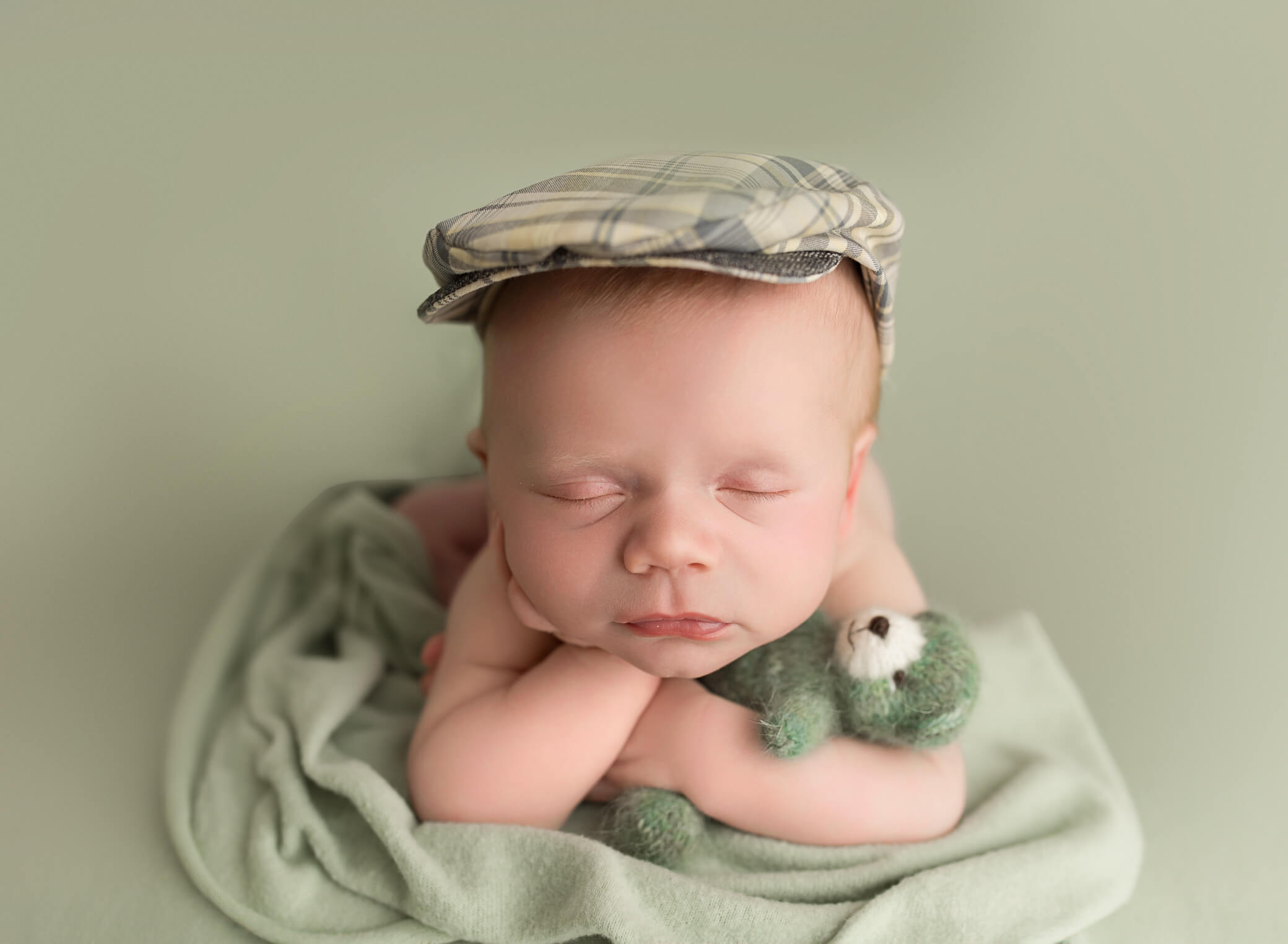 baby in a froggy pose photography in Atlanta - by newborn photographer